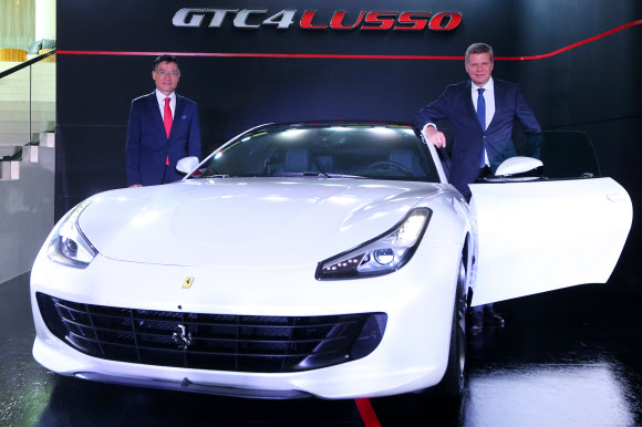 페라리 GTC4 루쏘 출시