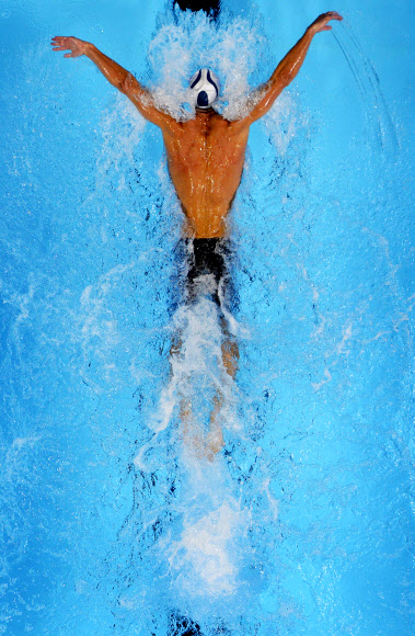 마이클 펠프스가 28일(현지시간) 리우데자네이루올림픽 미국 수영대표 선발전에서 남자 접영 200ｍ 준결승 시합을 하고 있다. 사진=AP연합뉴스