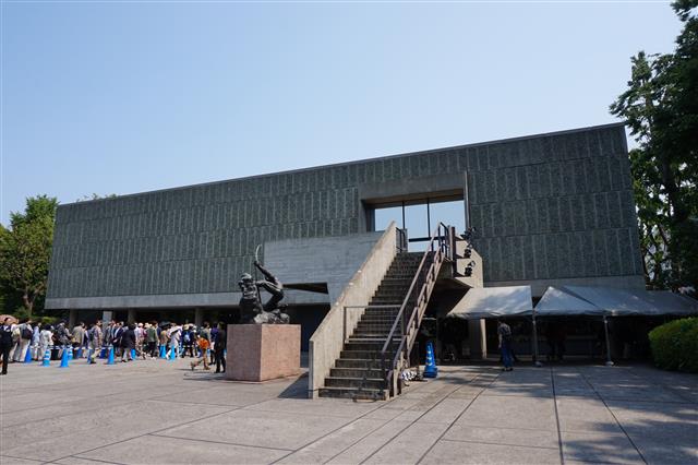 도쿄 국립서양미술관은 모더니즘 건축의 거장 르코르뷔지에가 생전에 완성한 유일한 미술관 건축물로 르코르뷔지에 특유의 구조를 지니고 있다.