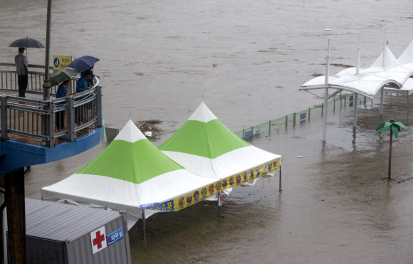 물에 잠긴 공사현장