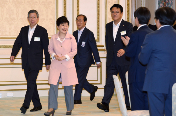 박근혜 대통령 ‘새누리당 지도부 및 국회의원 오찬’ 행사 참석