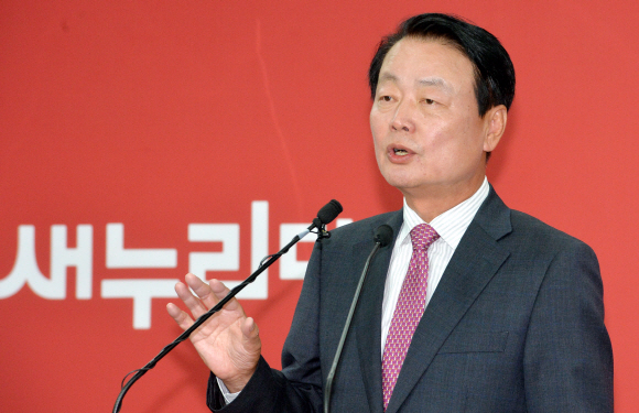 새누리당 한선교 의원이 10일 서울 여의도 당사에서 당대표 출마를 선언하고 있다. 이종원 선임기자 jongwon@seoul.co.kr