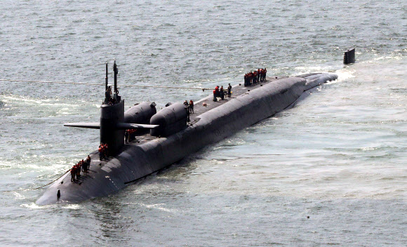 美 핵잠수함 ‘오하이오호’ 부산 입항 