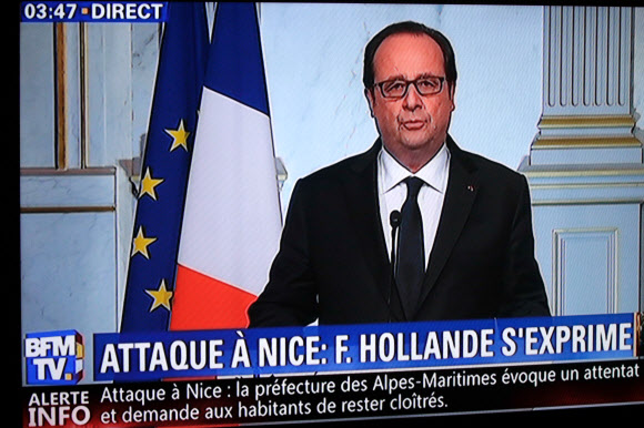 프랑수아 올랑드 프랑스 대통령 “국가비상사태 연장”
