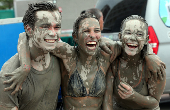 머드 흠뻑 바르고