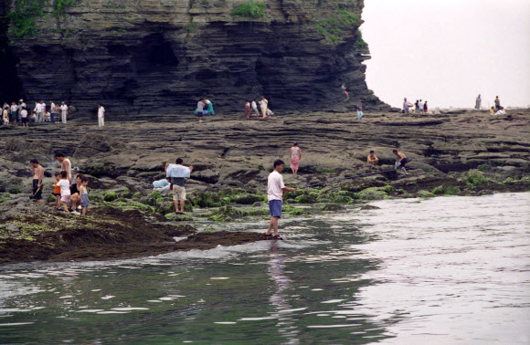1997년 변산 채석강에 피서온 사람들