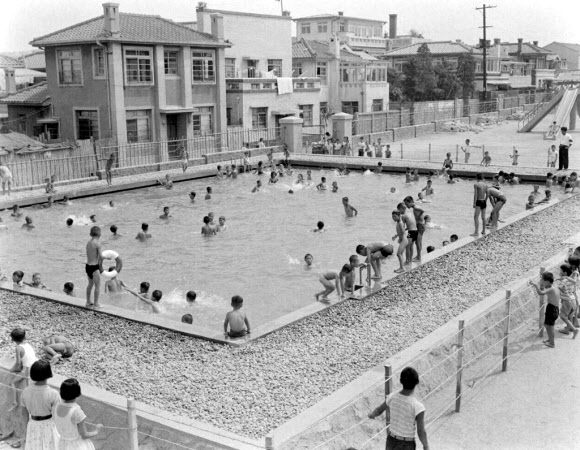 1960년 어린이수영장 개장
