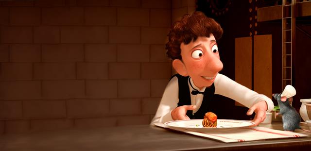 영화 ‘라따뚜이’에서 주인공인 생쥐 레미가 요리비평가에게 내놓기 위해 만든 라타투유를 식당 사장이 된 링귀니가 옮기려 하고 있다. 픽사 홈페이지