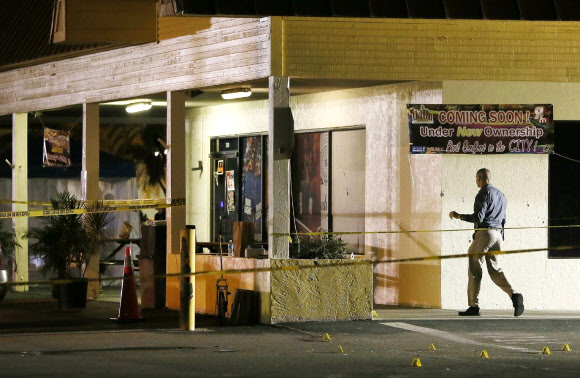 25일(현지시간) 미국 플로리다주 포트마이어즈의 한 나이트클럽에서 총격이 발생해 최소 2명이 사망했다.AP=연합뉴스