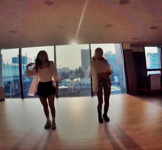 현아 타이틀곡 ‘어때’