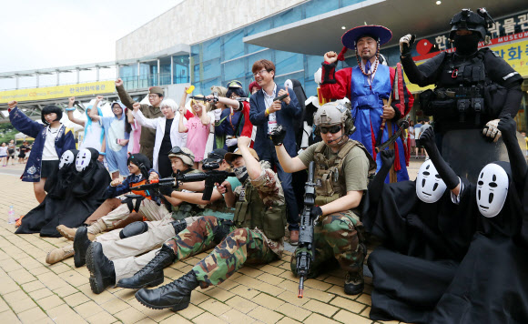 ’부천국제만화축제로 오세요’