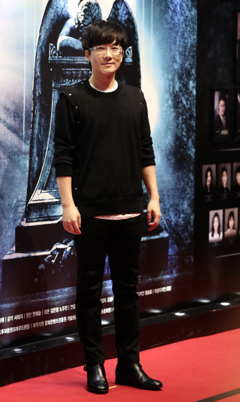 가수 서태지가 27일 오후 서울 강남구 역삼동 LG아트센터에서 열린 뮤지컬 ’페스트’ 포토콜 행사에 참석해 포즈를 취하고 있다.  연합뉴스