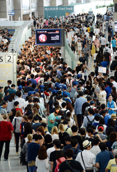 인천공항 하루 이용객 20만명 첫 돌파