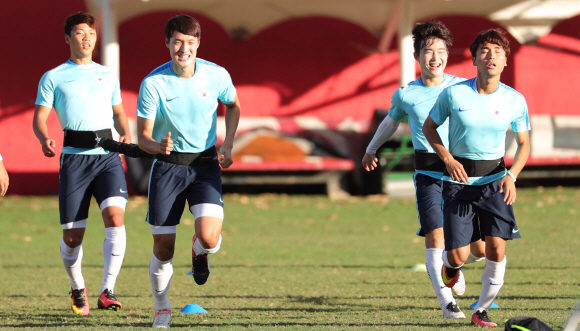 2016년 리우올림픽 남자축구 박용우, 문창진 등 선수들이 2일 오후(현지시간) 브라질 살바도르 마노엘 바라다스(Barradao) 경기장에서 피지컬 셔킷 트레이닝을 하고 있다.   살바도르=올림픽사진공동취재단
