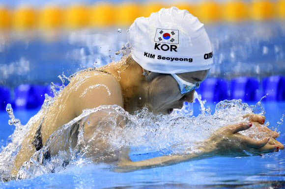 김서영(22·경북도청)이 9일(한국시각) 브라질 리우데자네이루의 올림픽 아쿠아틱스 스타디움에서 열린 수영 여자 200m 혼영 예선 2조 1위를 차지했다.  AFP 연합뉴스