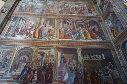 기를란다요가 예배당 오른쪽에 그린 성모마리아의 일생. 사실적이면서도 우아하게 르네상스적인 아름다움을 표현하고 있다.