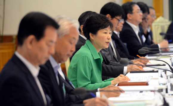 10일 제2차 과학기술전략회의에 참석한 박근혜 대통령이 모두발언을 하고있다.  안주영 기자 jya@seoul.co.kr