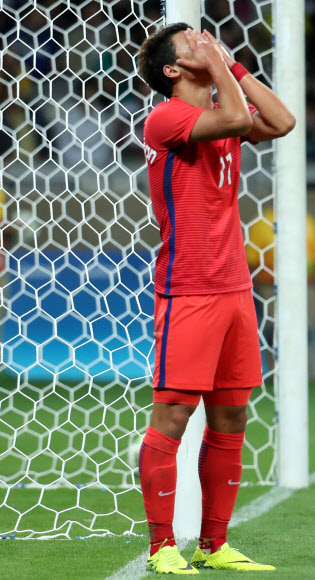 <올림픽> 아쉬워하는 황의찬