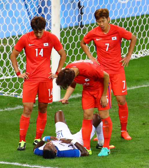 <올림픽> 제발 좀 일어나라고!