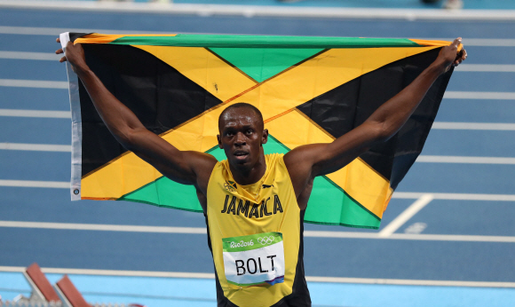 우사인 볼트, 남자 육상 100m 이어 200m도 3연패