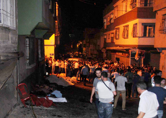 터키 결혼식장 자살폭탄 테러…110여명 사상