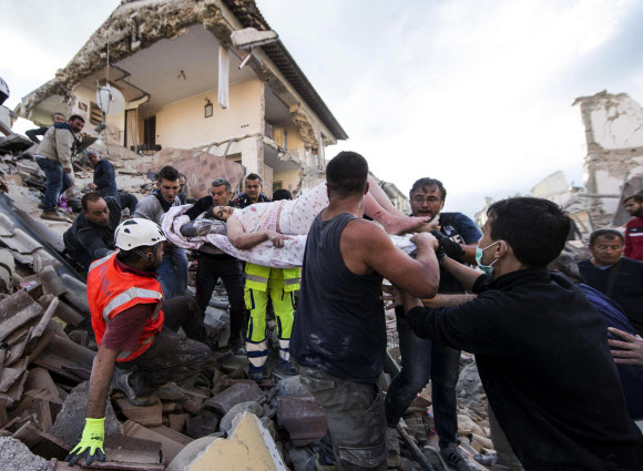 이탈리아 강진으로 최소 120명 사망