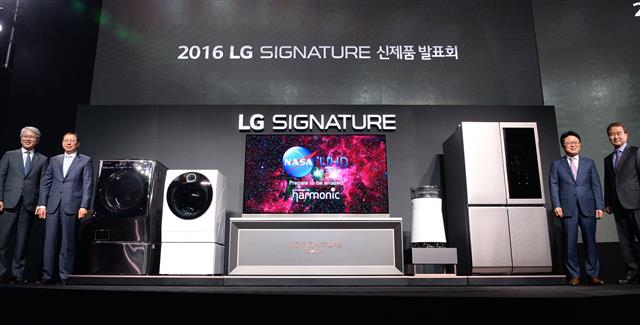 LG전자는 지난 1월 전자제품박람회인 CES 2016에서 초프리미엄 가전 브랜드 ‘LG 시그니처’를 공개했다.  LG전자 제공