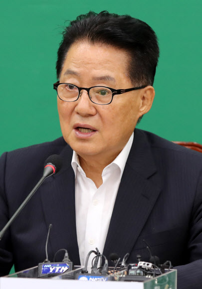 국민의당 박지원 “우병우는 사의 표명 안하나”