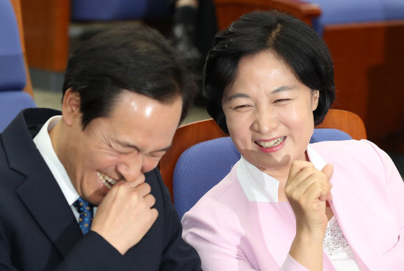 밝게웃는 더민주 지도부