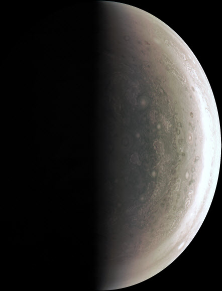 NASA 목성 탐사선 ‘주노’가 찍은 목성 사진.