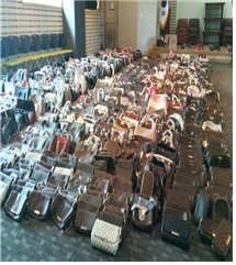 중국에서 들여와 소셜네크워크서비스(SNS)로 판매하다 압수된 짝퉁 가방