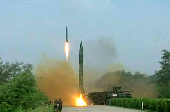 北, ’김정은 참관’ 노동미사일 발사 사진 9장 공개