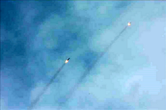 北, ’김정은 참관’ 노동미사일 발사 사진 9장 공개