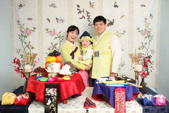 11일(한국시간) 새벽 6시 브라질 리우데자네이루 올림픽파크에서 있은 남자 유도 -100kg급 결승전에서 한국의 최광근이 브라질의 테노리오를 한판승으로 꺽고 금메달을 차지했다. 사진은 최광근과 권헤진씨의 가족사진이다. 리우데자네이루 = 패럴림픽사진공동취재단