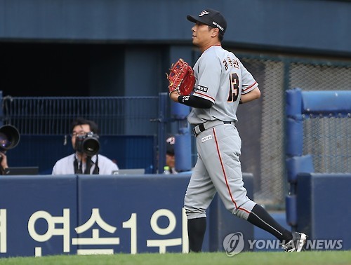 한화, ‘베테랑’ 권용관 방출 수순…”웨이버공시 요청”