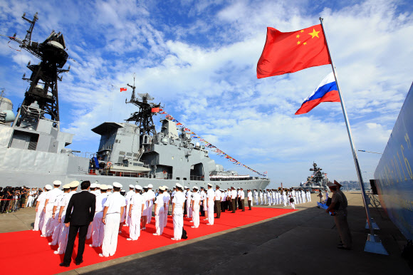 中·러시아 해군 남중국해서 첫 대규모 연합훈련  