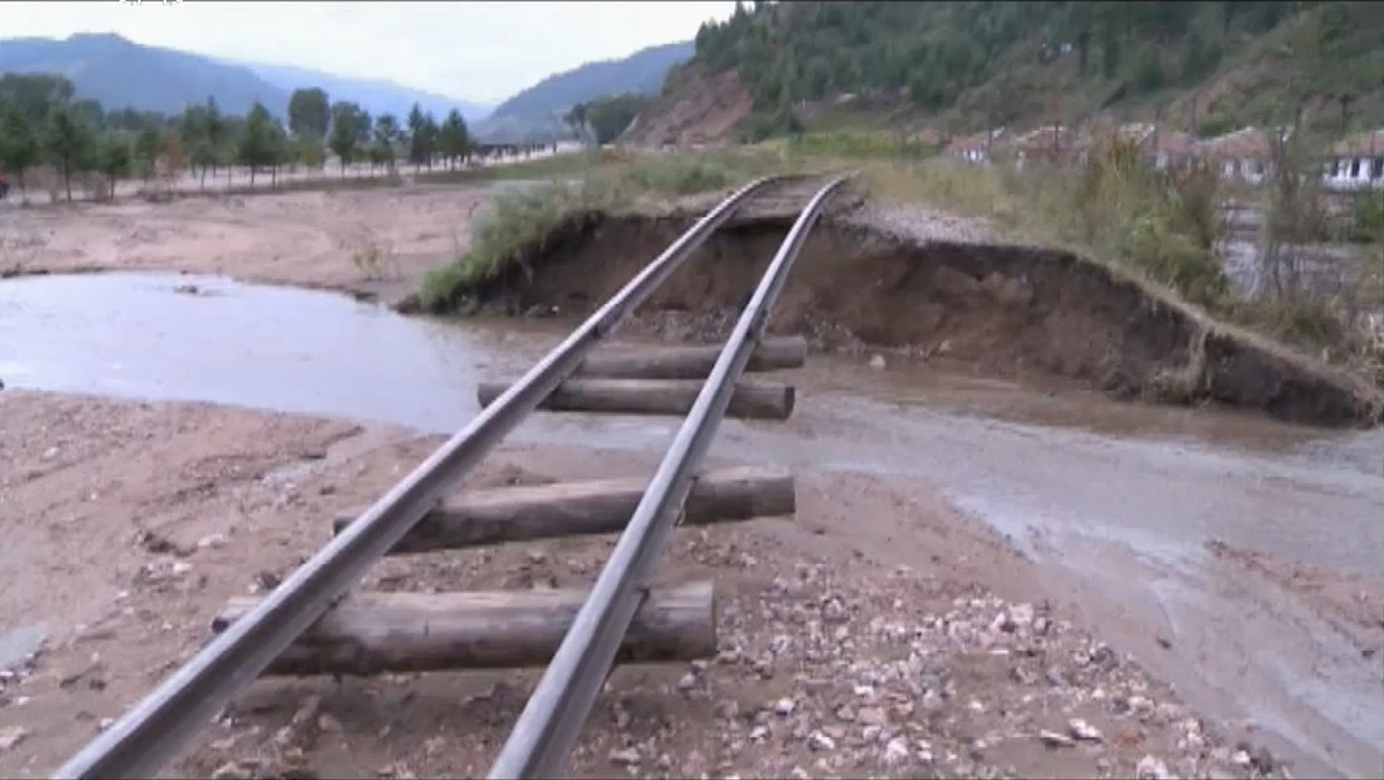 북한TV, 함경북도 연사군 홍수 피해 현장 공개