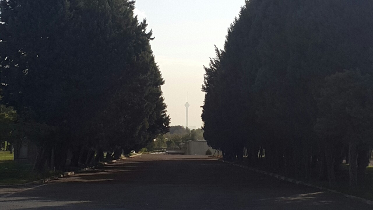 아자디 스포츠단지 안에서 바라보이는 테헤란의 랜드마크 밀라드 타워. 임병선 선임기자 bsnim@seoul.co.kr