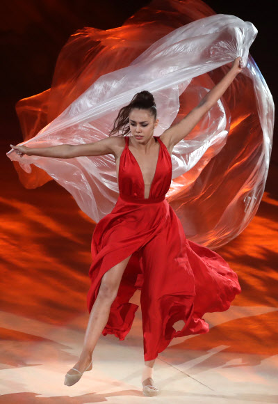 연기 펼치는 마문