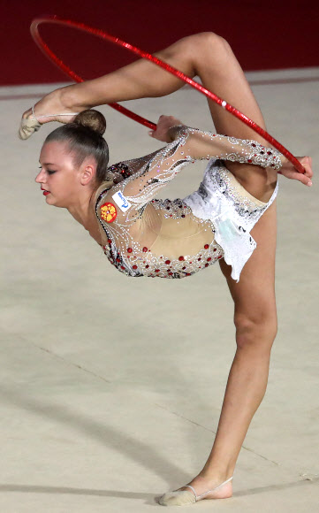 유연함 선보이는 알렉산드라 솔다토바