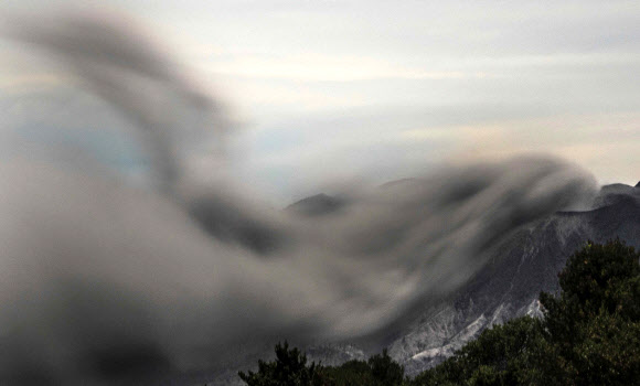 투리알바 화산재, 수도 산호세에도 떨어져