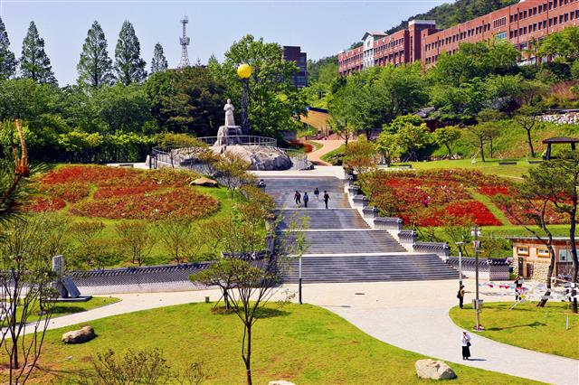 조선시대 최초의 가사인 ‘상춘곡’의 시문학적 가치를 높이기 위해 무성서원 뒤에 조성한 상춘공원. 정읍시 제공
