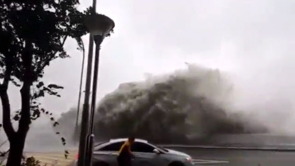 <태풍 차바> 무시무시한 파도