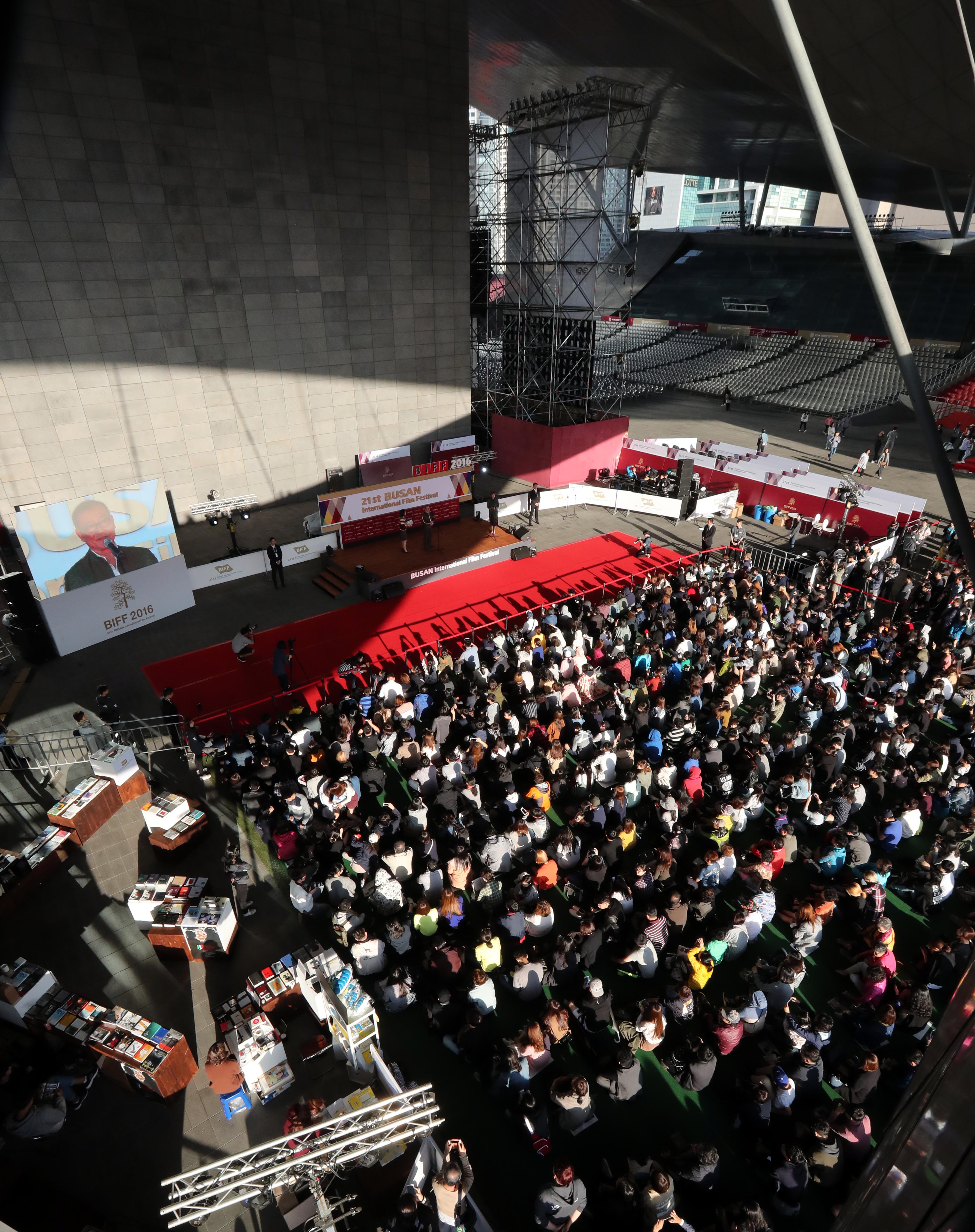 축제 분위기 안나는 부산국제영화제