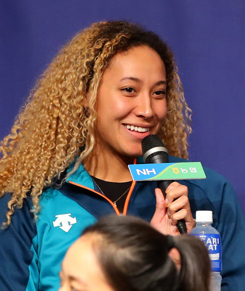 시즌 개막 소감 말하는 메디슨 리쉘