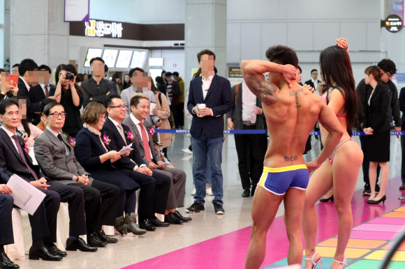 색다른 뷰티박람회 개막식