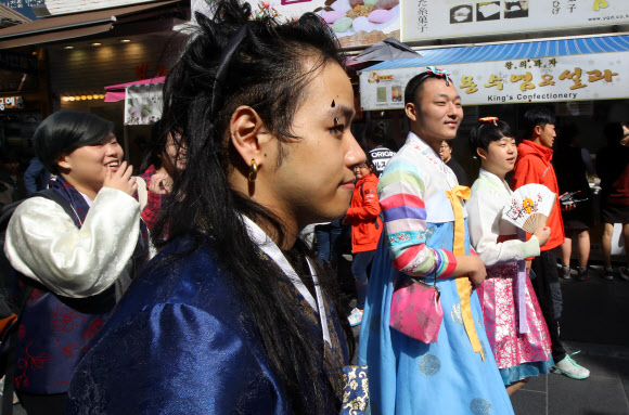 ’치마 한복이 이상한가요?’