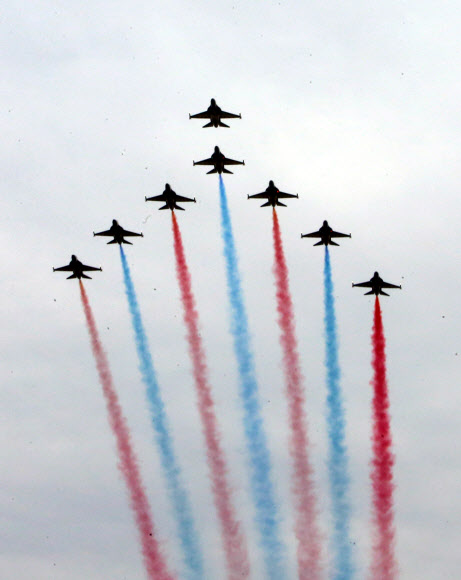 가을하늘 수놓는 블랙이글스