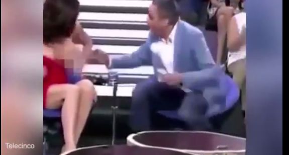 여배우 가슴 노출