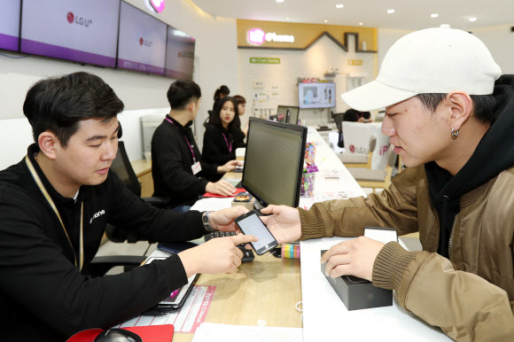 유플러스 ’아이폰7’ 개통 시작